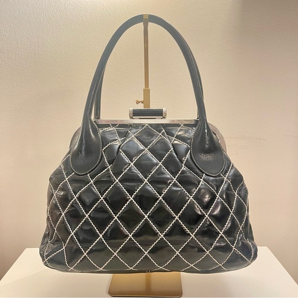 VINTAGE CHANEL Wild Stitch Expandable Zip-Around Frame Bag - Black Calfskin - Picture 2 of 10